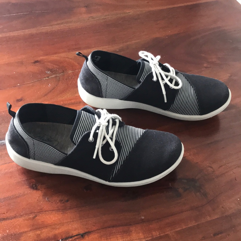 Clark’s Women’s cloud steppers black white stripe